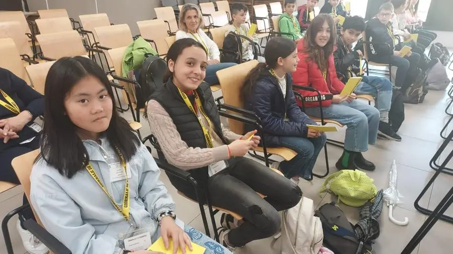 Gli studenti dalla quinta D della primaria di Manerbio in visita al GdB