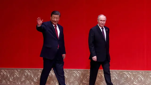 epa11345433 Russian President Vladimir Putin (R) and Chinese President Xi Jinping attend a concert marking the 75th anniversary of the establishment of diplomatic relations between Russia and China and opening of China-Russia Years of Culture at the National Centre for the Performing Arts in Beijing, China, 16 May 2024. The Russian President is on an official visit to China on 16 and 17 May. EPA/ALEXANDER RYUMIN / SPUTNIK / KREMLIN POOL MANDATORY CREDIT