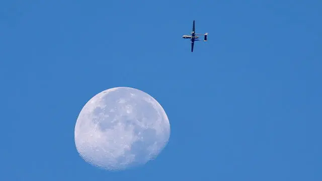 epa10952035 An Israeli military unmanned aerial vehicle (UAV) flies over the northern part of the Gaza Strip, as seen from Sderot, southern Israel, 01 November 2023. Overnight, combined IDF troops struck several targets throughout the Gaza Strip as part of its 'ground operations' in the Gaza Strip, the Israel Defense Forces (IDF) said on 01 November, adding that since 07 October the IDF struck over 11,000 targets in the Palestinian enclave. More than 8,000 Palestinians and at least 1,400 Israelis have been killed, according to the IDF and the Palestinian health authority, since Hamas militants launched an attack against Israel from the Gaza Strip on 07 October, and the Israeli operations in Gaza and the West Bank which followed it. EPA/ATEF SAFADI