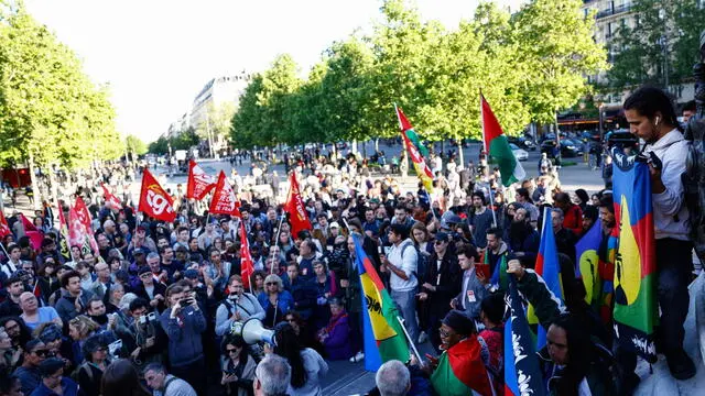 epa11346112 Protesters participate in a rally called by Caledonian activists in solidarity with Kanak people, at Place de la Republique in Paris, France, 16 May 2024. The French territory of New Caledonia has experienced three nights of clashes in response to a reform to electoral procedures, which the indigenous Kanak population believes will diminish their vote. France has declared a state of emergency and deployed its military to the territory's ports and international airport in response to the unrest, which has resulted in at least four deaths and hundreds of wounded. EPA/MOHAMMED BADRA