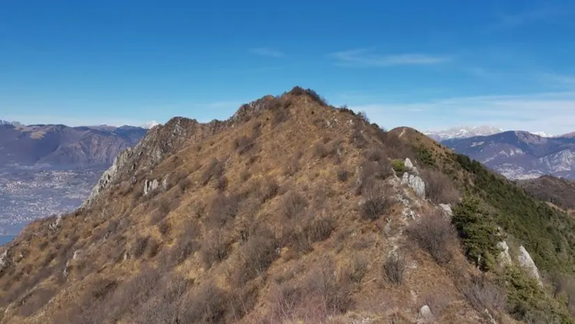 Il Monte Vignole consente una intrigante escursione sul sentiero 229