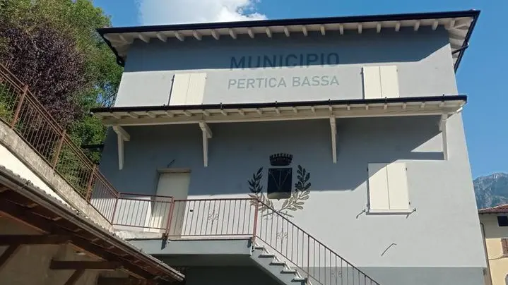 Il municipio di Pertica Bassa