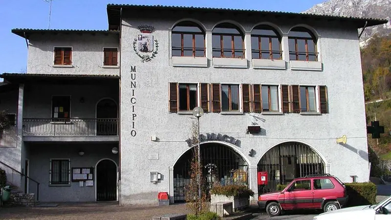 Il municipio di Casto - © www.giornaledibrescia.it