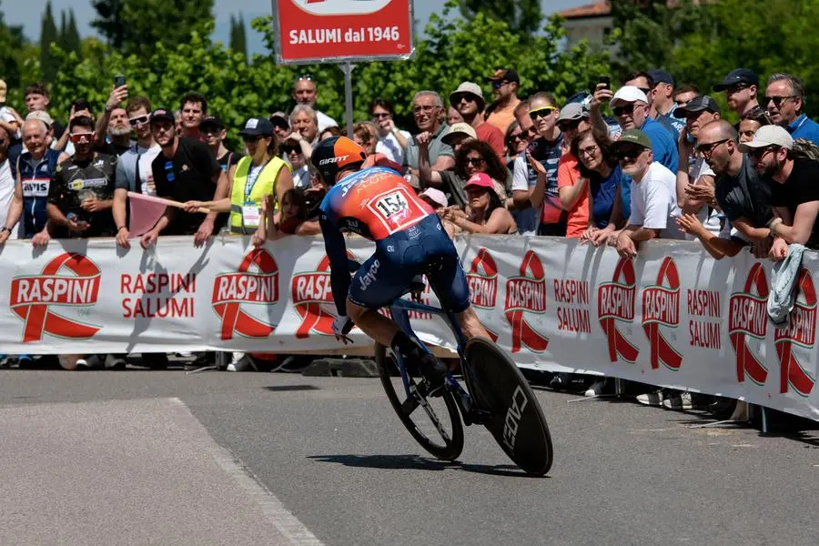 SPORT CICLISMO POZZOLENGO GIRO D’ITALIA 2024 PASSAGGIO A POZZOLENGO NELLA FOTO PASSAGGIO A POZZOLENGO 18-05-2024 PIERPAOLO PAPETTI AGENZIA NEWREPORTER