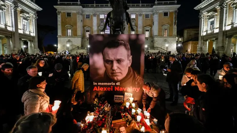 A Roma una fiaccolata per ricordare Aleksej Naval’nyj all’indomani della sua morte
