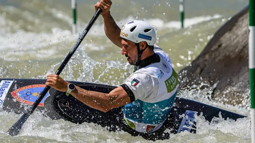 Giovanni De Gennaro durante la discesa del canale Tacen agli Europei di canoa slalom in Slovenia