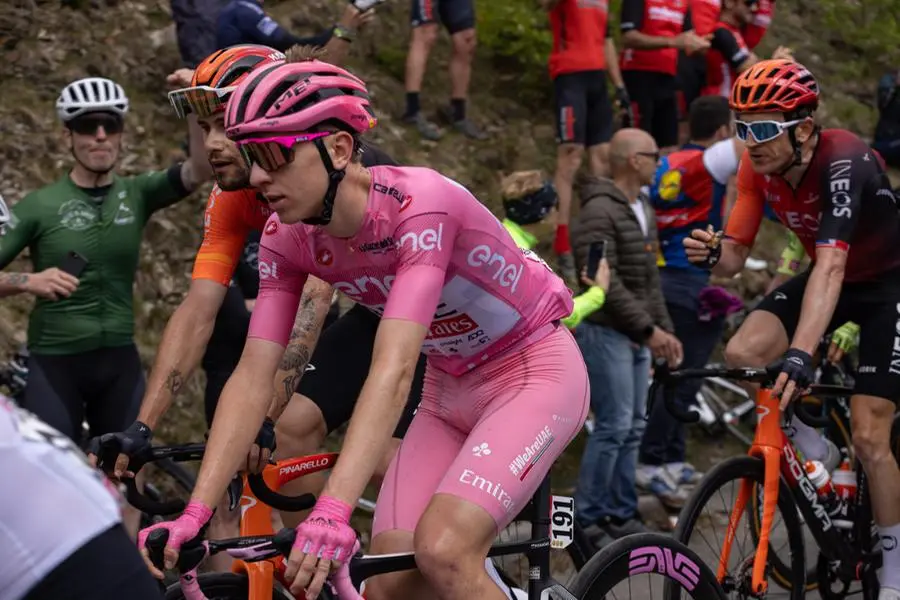 Giro d'Italia 2024, il passaggio inedito sul Colle di San Zeno