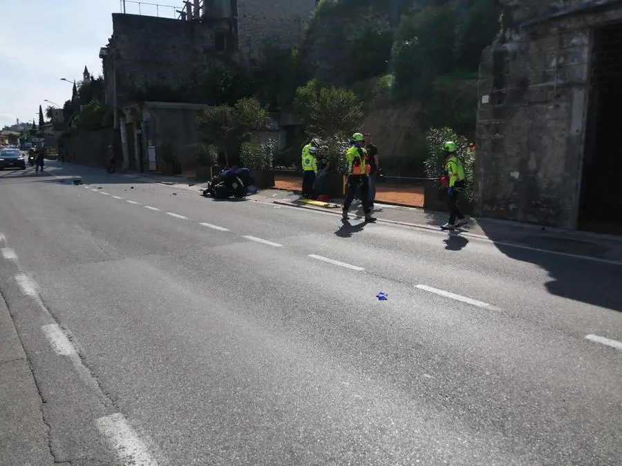 Incidente tra auto e moto a Gargnano