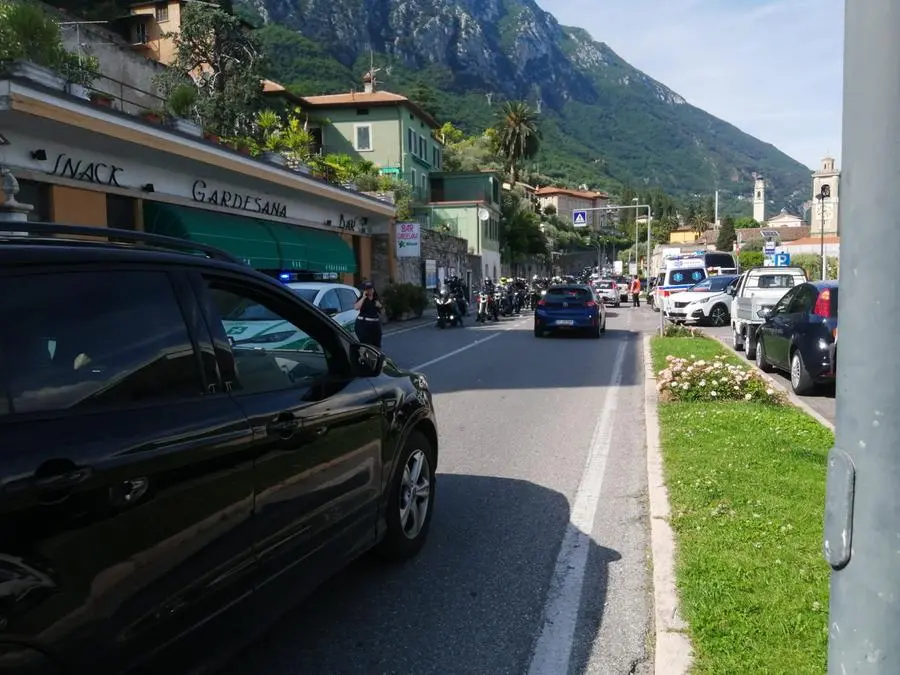 Incidente tra auto e moto a Gargnano