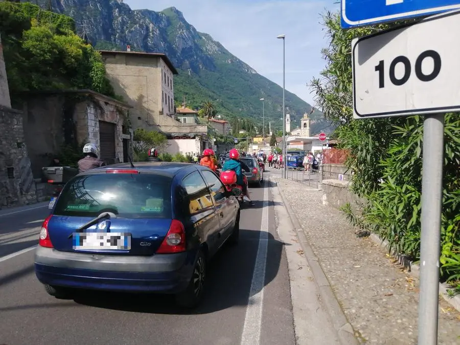 Incidente tra auto e moto a Gargnano