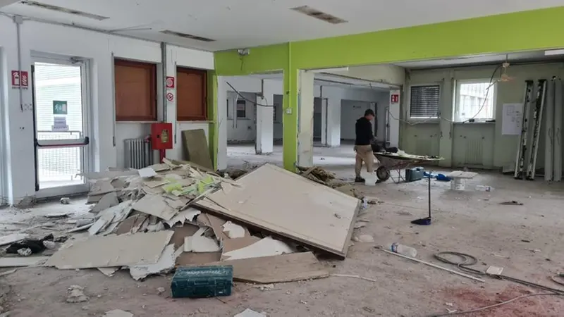 Lavori in corso nella palazzina della casa di comunità a Darfo - © www.giornaledibrescia.it