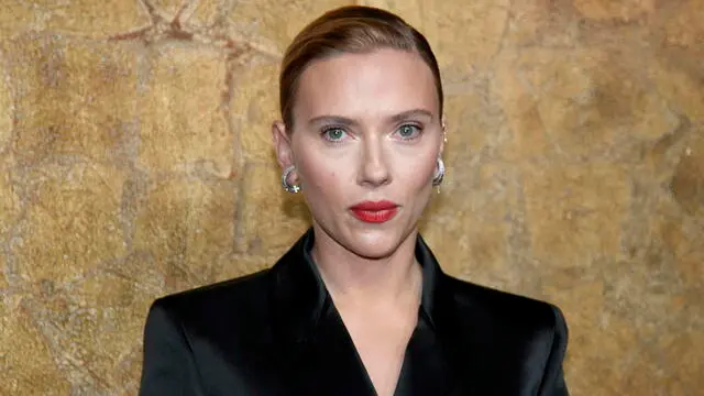 epa10888843 US actor Scarlett Johansson poses on the red carpet for 'The Albies', hosted by the Clooney Foundation for Justice, at the New York Public Library in New York, New York, USA, 28 September 2023. EPA/SARAH YENESEL