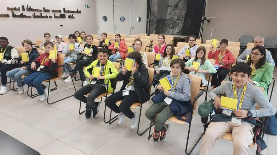 Gli studenti dalla quinta B dell'Istituto Canossiano in visita al GdB