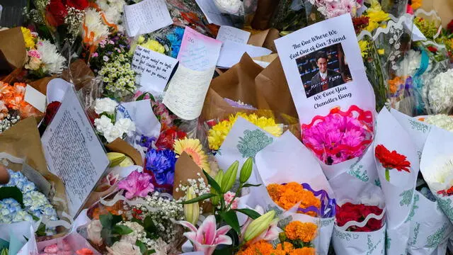 epa10950231 A makeshift memorial for US actor Matthew Perry outside the building shown in exterior shots of the television show 'Friends', in New York, USA, 30 October 2023 (Issued on 31 October 2023). Perry, who played Chandler Bing on NBC's 'Friends' for 10 seasons, was found dead at his Los Angeles home on 30 October, he was 54. EPA/Tamas Vasvari HUNGARY OUT