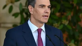 epa11308211 A handout photo made available by Moncloa Palace shows Spain's Prime Minister Pedro Sanchez giving a statement to the press to communicate his decision of not resigning from his post, at the Moncloa Palace in Madrid, central Spain, 29 April 2024. The decision came after a Spanish judge agreed to open an investigation against Sanchez' wife, Begona Gomez, into allegations of corruption made by 'Manos Limpias'. EPA/BORJA PUIG DE LA BELLACASA/MONCLOA PALACE HANDOUT -- MANDATORY CREDIT -- ONLY AVAILABLE TO ILLUSTRATE THE ACCOMPANYING NEWS -- HANDOUT EDITORIAL USE ONLY/NO SALES HANDOUT EDITORIAL USE ONLY/NO SALES