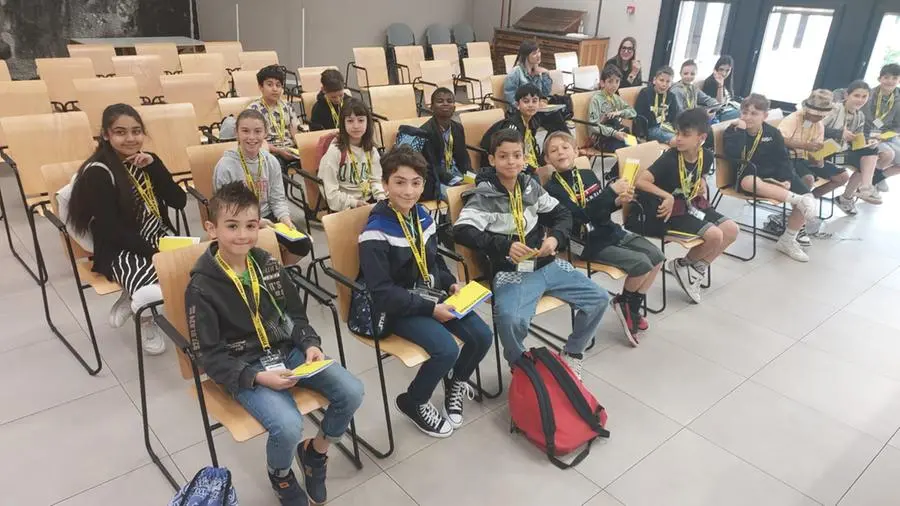 Gli studenti della quinta C della primaria Gianni Rodari di Poncarale in visita al GdB