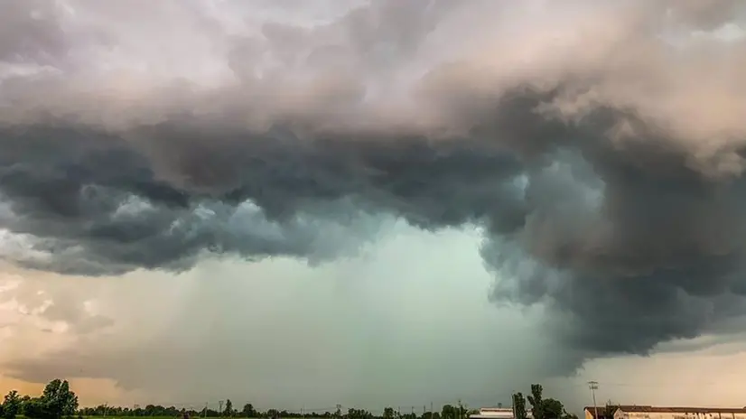 Il temporale di ieri pomeriggio tra Ghedi e Leno - Foto di Maurizio Signani