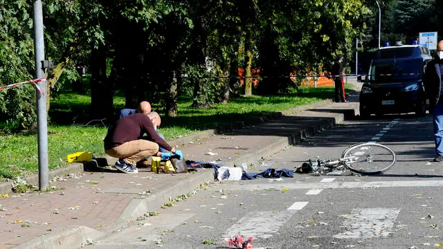 Buccinasco, sparatoria, omicidio Paolo Salvaggio. Rilievi carabinieri - 11 ottobre 2021 - foto Spf/Ansa