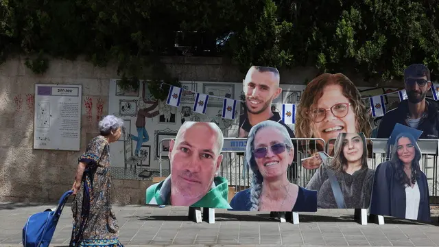 epa11362204 A woman walks by pictures of Israeli hostages held by Hamas in Gaza outside the residence of the Israeli Prime Minister Benjamin Netanyahu, in Jerusalem, 23 May 2024. According to the Israeli defense forces, 128 Israelis hostages are still held by Hamas in Gaza. More than 35,000 Palestinians and over 1,400 Israelis have been killed, according to the Palestinian Health Ministry and the Israel Defense Forces (IDF), since Hamas militants launched an attack against Israel from the Gaza Strip on 07 October 2023, and the Israeli operations in Gaza and the West Bank which followed it. EPA/ABIR SULTAN