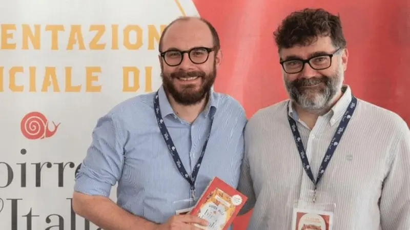 Eugenio Signoroni e Luca Giaccone, curatori della Guida alle Birre d’Italia 2025 - Foto Facebook Slow Food