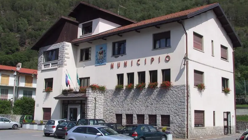 Il municipio di Sonico © www.giornaledibrescia.it