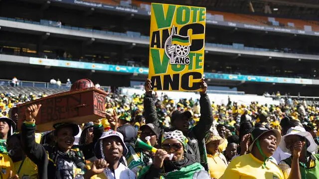 epa11367772 African National Congress Party (ANC) supporters gather at the final election rally held at the FNB Stadium in Soweto, Johannesburg, South Africa, 25 May 2024. The final election campaign rallies by all major parties will be held over the weekend as the country prepares for general elections on May 29. The elections come 30 years after the end of Apartheid and the first free and fair elections in the country. EPA/KIM LUDBROOK