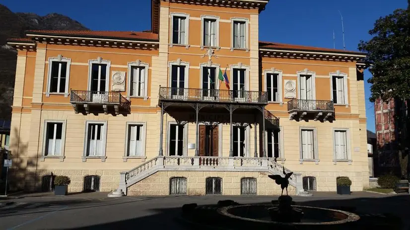 Il municipio di Breno