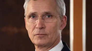 Il Segretario generale della Nato, Jens Stoltenberg all'aeroporto di Fiumicino prima della partenza da Roma. Fiumicino, 8 maggio 2024. ANSA/TELENEWS