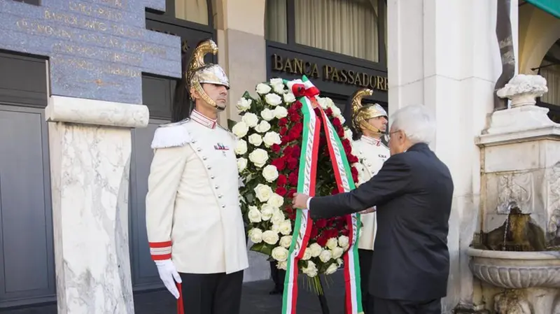 Il presidente Mattarella rende omaggio alle vittime della Strage di piazza Loggia © www.giornaledibrescia.it