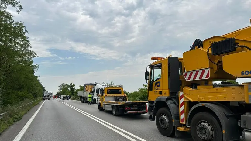 Scontro tra un'auto e un camion sulla Sp510 a Camignone