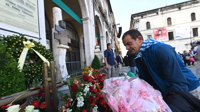 Piazza Loggia poco prima dell'inizio delle celebrazioni per il 50esimo