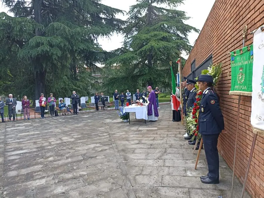 La commemorazione al Vantiniano prima delle celebrazioni in piazza Loggia