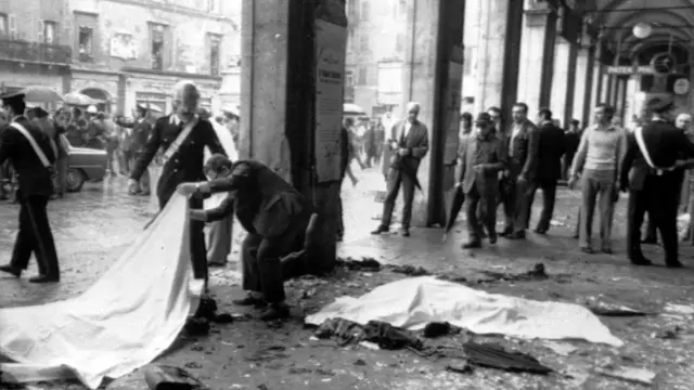 1974 - strage a piazza della Loggia a Brescia e sul treno Italicus.jpg