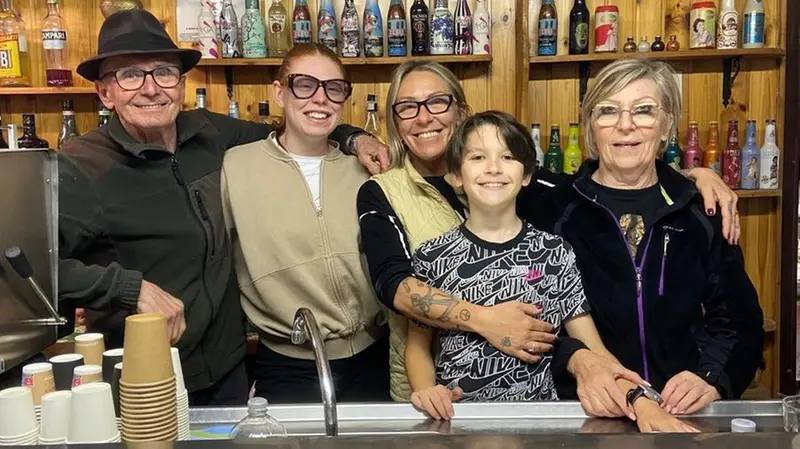 Walter e Gigliola con la figlia Greta e i nipoti Anita ed Ettore - © www.giornaledibrescia.it