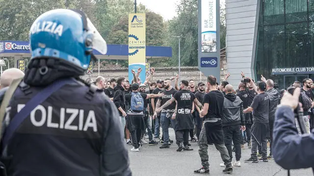 I Drughi della Juve arrivano allo stadio Olimpico di Torino per il derby della Mole contro il Torino. 15 ottobre 2022 ANSA/JESSICA PASQUALON