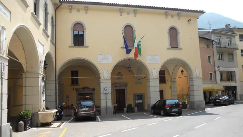 Il municipio di Vestone - © www.giornaledibrescia.it
