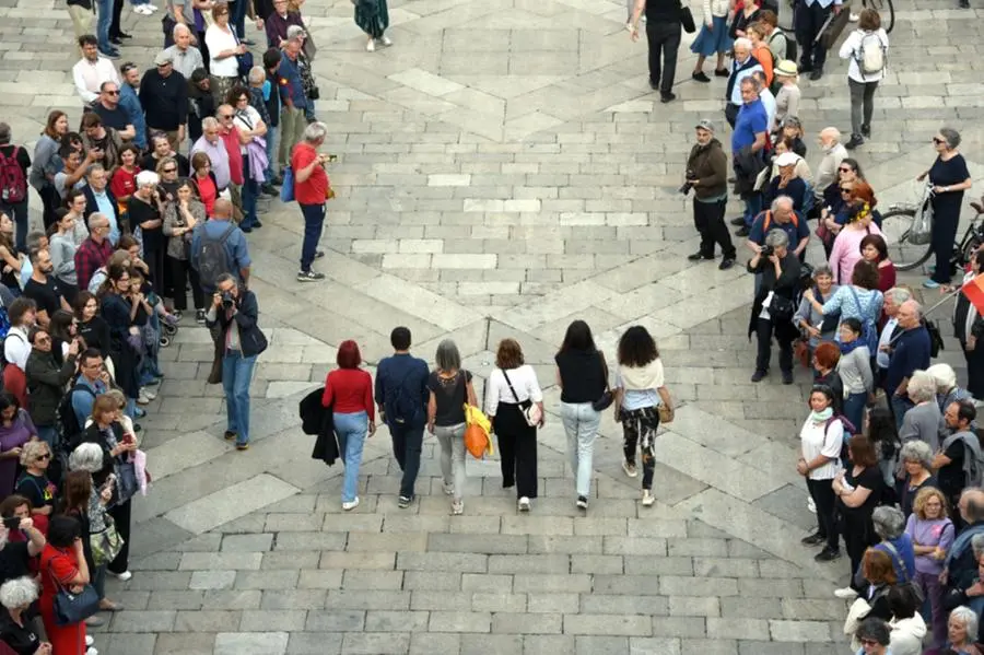 Il flash mob in piazza Loggia