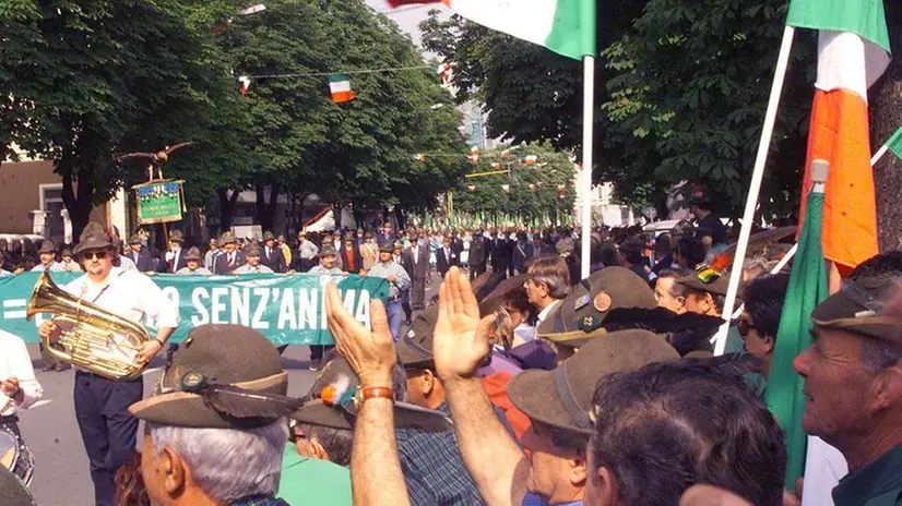 L'Adunata degli alpini a Brescia nel 2000 - Foto © www.giornaledibrescia.it