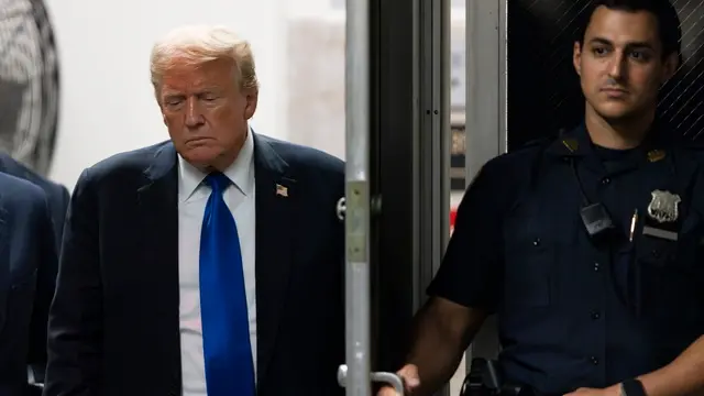 epa11380522 Former US President Donald Trump (L) returns to the courthouse moments before hearing that the jury had a verdict in his criminal trial in New York State Supreme Court in New York, New York, USA, 30 May 2024. Trump is facing 34 felony counts of falsifying business records related to payments made to adult film star Stormy Daniels during his 2016 presidential campaign. EPA/JUSTIN LANE / POOL