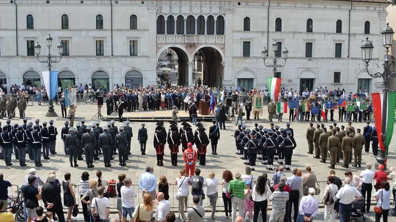 La Festa della Repubblica celebrata in piazza Loggia - © www.giornaledibrescia.it
