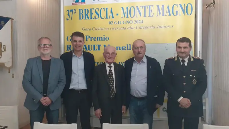 Promotori e Federciclismo provinciale al «lancio» della classica Brescia-Monte Magno