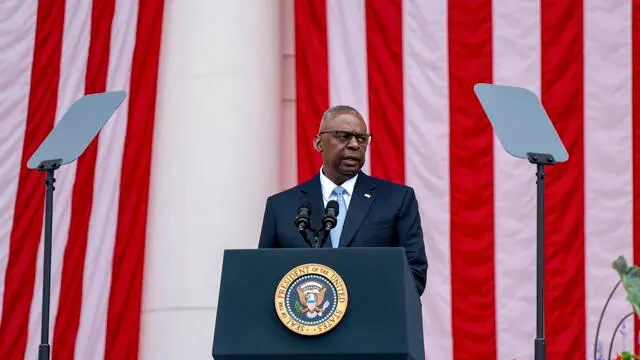 epa11374093 US Secretary of Defense Lloyd Austin speaks during the 156th National Memorial Day Observance Ceremony in the Memorial Amphitheater at Arlington National Cemetery in Arlington, Virginia, USA, 27 May 2024. EPA/BONNIE CASH / POOL