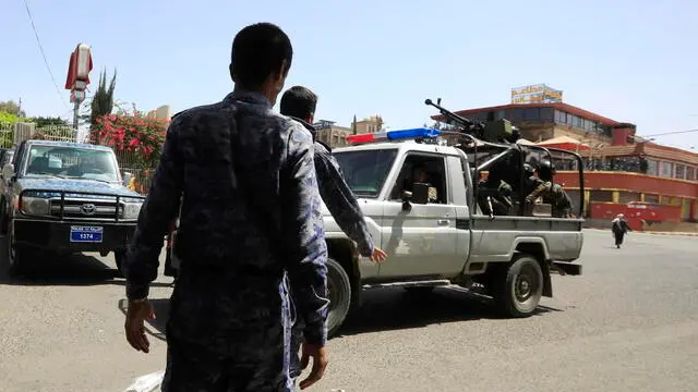 epa11382764 A vehicle carrying Houthi soldiers on patrol drives past a checkpoint at a street in Sana'a, Yemen, 31 May 2024. Yemen's Houthis claimed responsibility for launching a barrage of ballistic and cruise missiles at the US Navy's aircraft carrier USS Dwight D. Eisenhower in the Red Sea, in response to the joint US-UK airstrikes on the group's targets on 30 May 2024, killing at least 16 people and wounding 41 others, according to a statement to Houthi military spokesman Yahya Sarea. The Houthis have vowed to attack shipping lanes and prevent them from navigating in the Red Sea and the Gulf of Aden in retaliation for Israel's bombardment of the Gaza Strip. EPA/YAHYA ARHAB