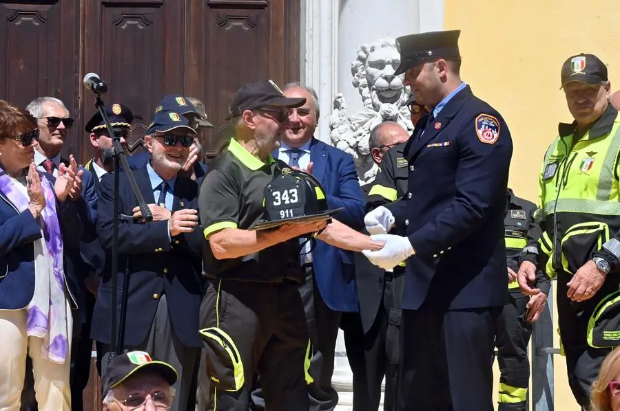 Raduno nazionale dei Vigili del fuoco: la sfilata conclusiva per le vie di Brescia