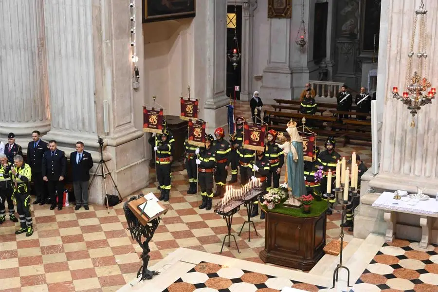 La cerimonia in Duomo per la conclusione del 28esimo raduno nazionale dei Vigili del fuoco