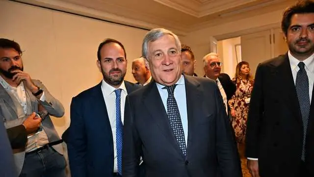 Il presidente Dei Giovani Imprenditori Riccardo Di Stefano il ministro degli esteri Antonio Tajani, durante il 53' convegno dei Giovani Imprenditori, Diritti al voto, in svolgimento all'hotel Excelsior. Rapallo, 01 giugno 2024. ANSA/LUCA ZENNARO