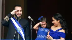 epa11383950 Salvadoran President Nayib Bukele (L) accompained by his wife Gabriela Rodriguez and their daughter Layla Bukele salutes during his inauguration ceremony at the Gerardo Barrios Plaza in San Salvador, El Salvador, 01 June 2024. Nayib Bukele will be sworn in for his second term as president after winning February 2024 elections. EPA/RODRIGO SURA