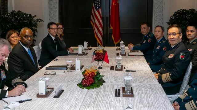 epa11381046 A handout photo released by the US Department of Defense (DoD) shows US Secretary of Defense Lloyd Austin (2-L) and China's Minister of National Defense Admiral Dong Jun (R), prior to their bilateral meeting on the sideline of the Shangri-la Dialogue in Singapore, 31 May 2024. The US and China defence ministers held the first in-person meeting of this level since late 2022 on the sidelines of the 21st Shanghai-la Dialogue defence summit in Singapore. EPA/Chad J. McNeeley / US Department of Defense (DoD) HANDOUT HANDOUT EDITORIAL USE ONLY/NO SALES HANDOUT EDITORIAL USE ONLY/NO SALES