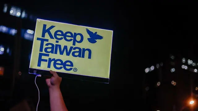 epa11376150 A protester holding a placard reading 'Keep Taiwan Free' outside the Legislative Yuan, as the parliament passed the third reading of several controversial bills, in Taipei, Taiwan, 28 May 2024. The parliament passed several bills proposed by opposition parties that will empower lawmakers with increased powers to oversee the administration, making it one of the biggest political challenges for the newly swarn in president Lai Ching-te (William Lai) as the island democracy faces rising tensions with China. EPA/DANIEL CENG