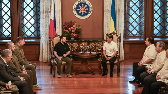 epa11386582 Ukraine President Volodymyr Zelensky (C-L) and Philippine President Ferdinand â€˜Bongbongâ€™ Marcos Jr. (C-R) are pictured during a bilateral meeting inside Malakanang presidential palace in Manila, Philippines, 03 June 2024. Zelensky is on his first visit to Manila since being elected and will meet with President Marcos to discuss security issues. EPA/JAM STA ROSA / POOL